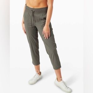 Lululemon dance studio crop 25 inch